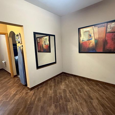 Executive Inn & Suites Floresville エクステリア 写真