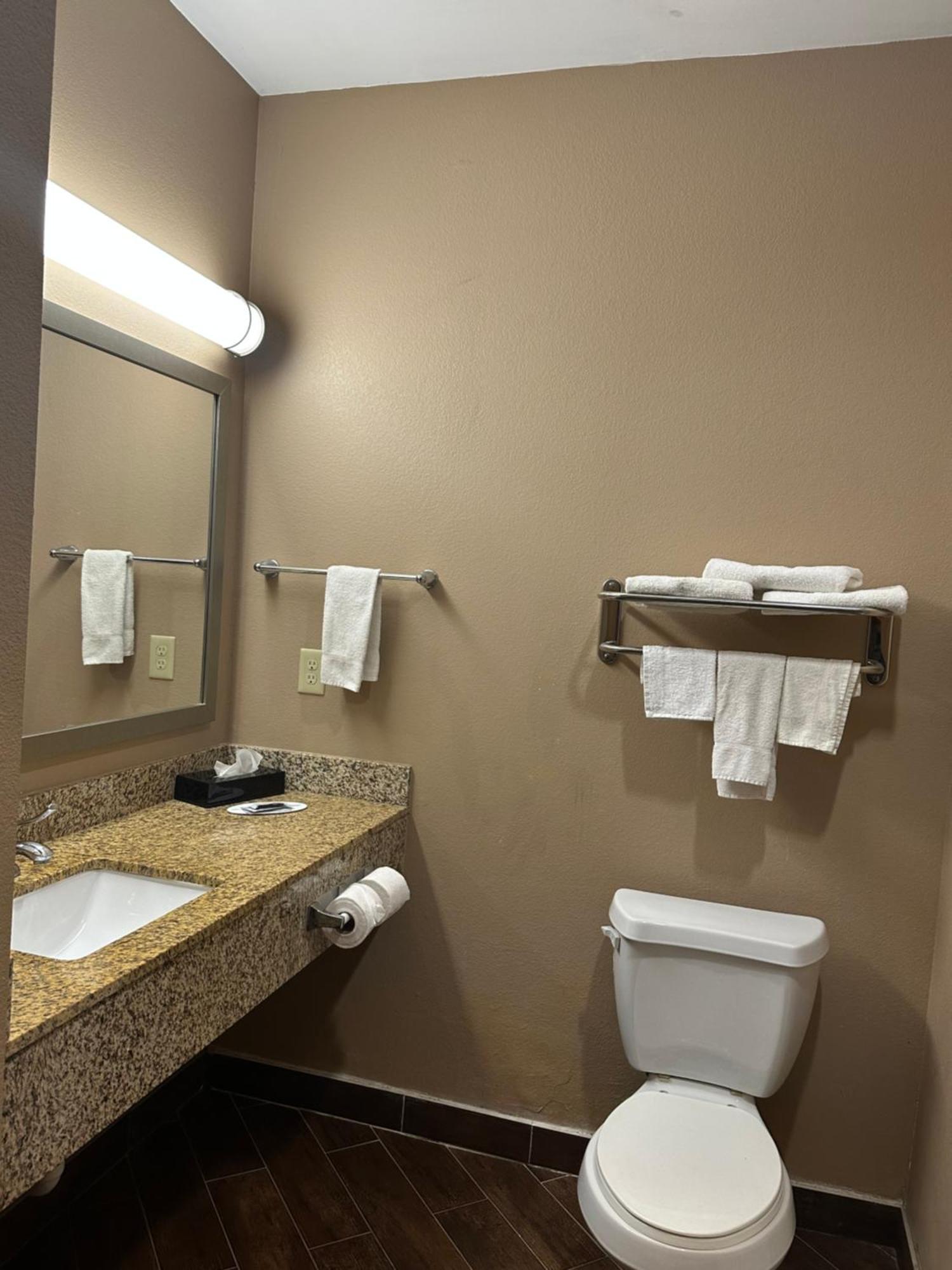 Executive Inn & Suites Floresville エクステリア 写真