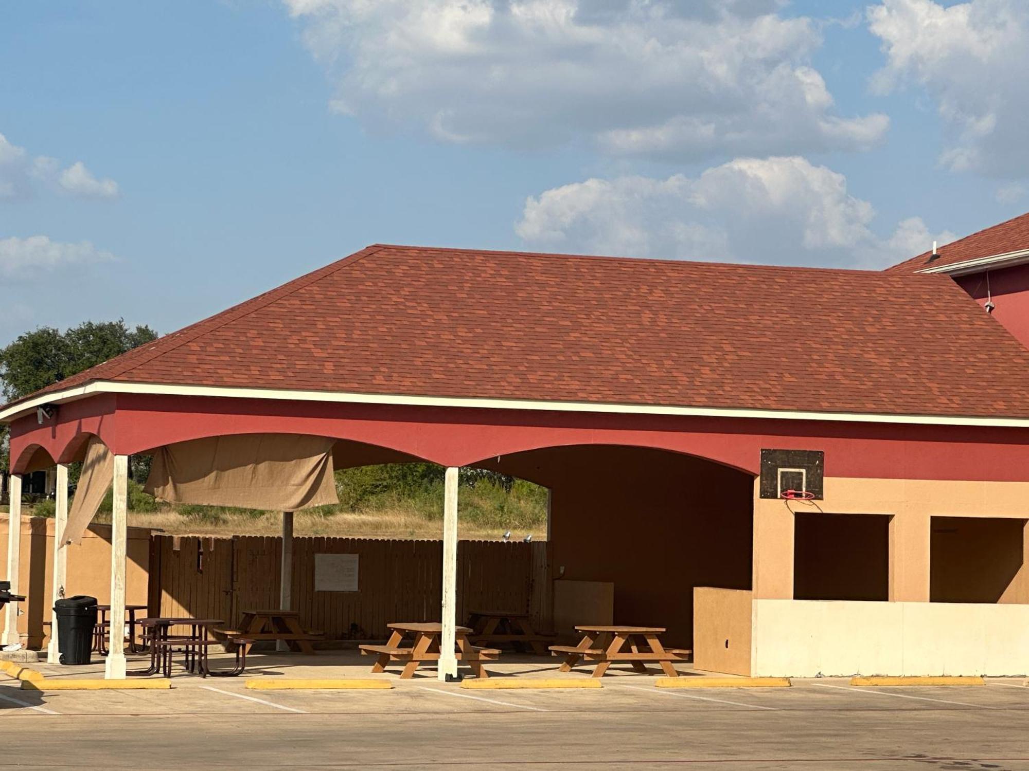 Executive Inn & Suites Floresville エクステリア 写真