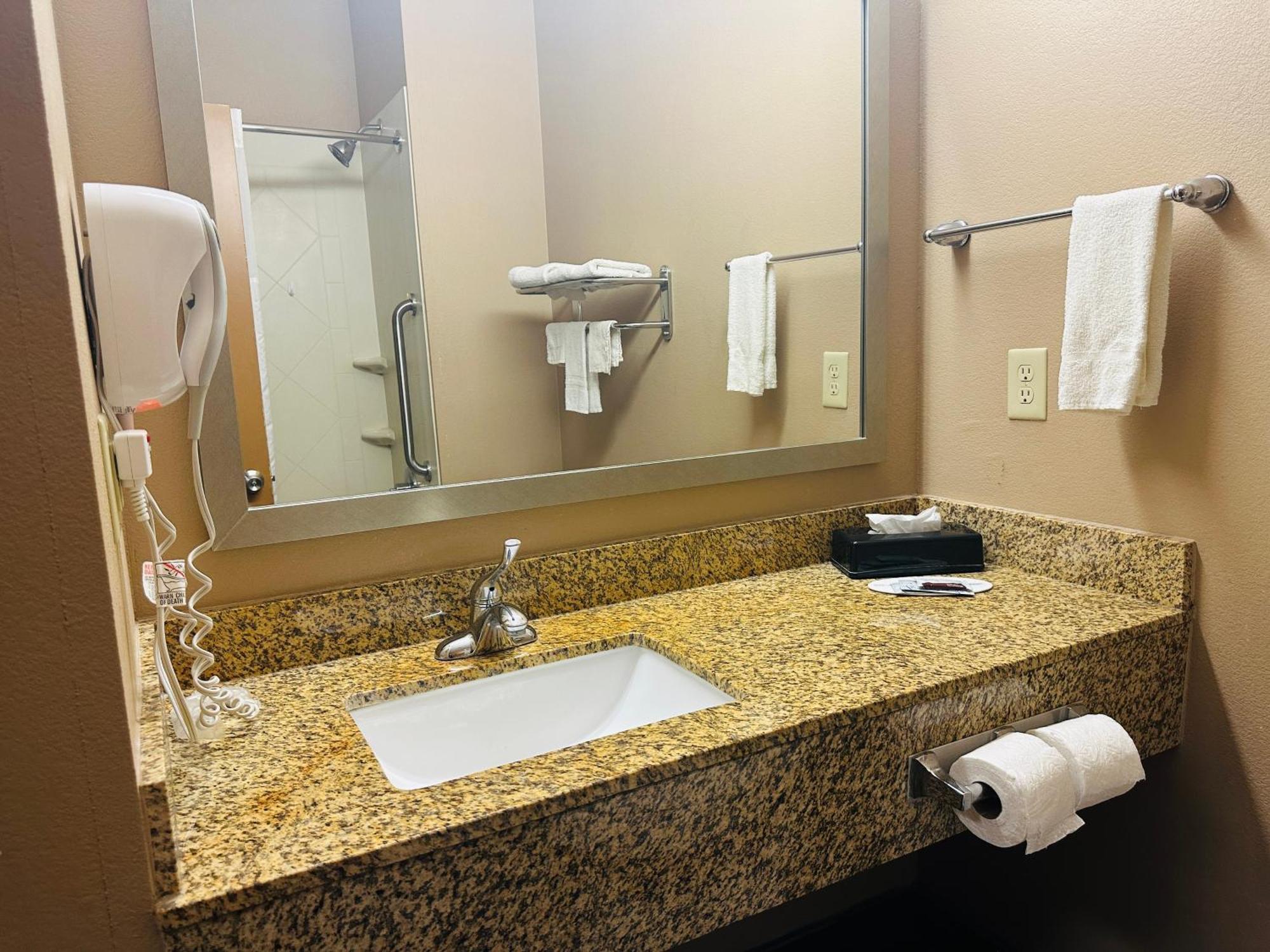 Executive Inn & Suites Floresville エクステリア 写真