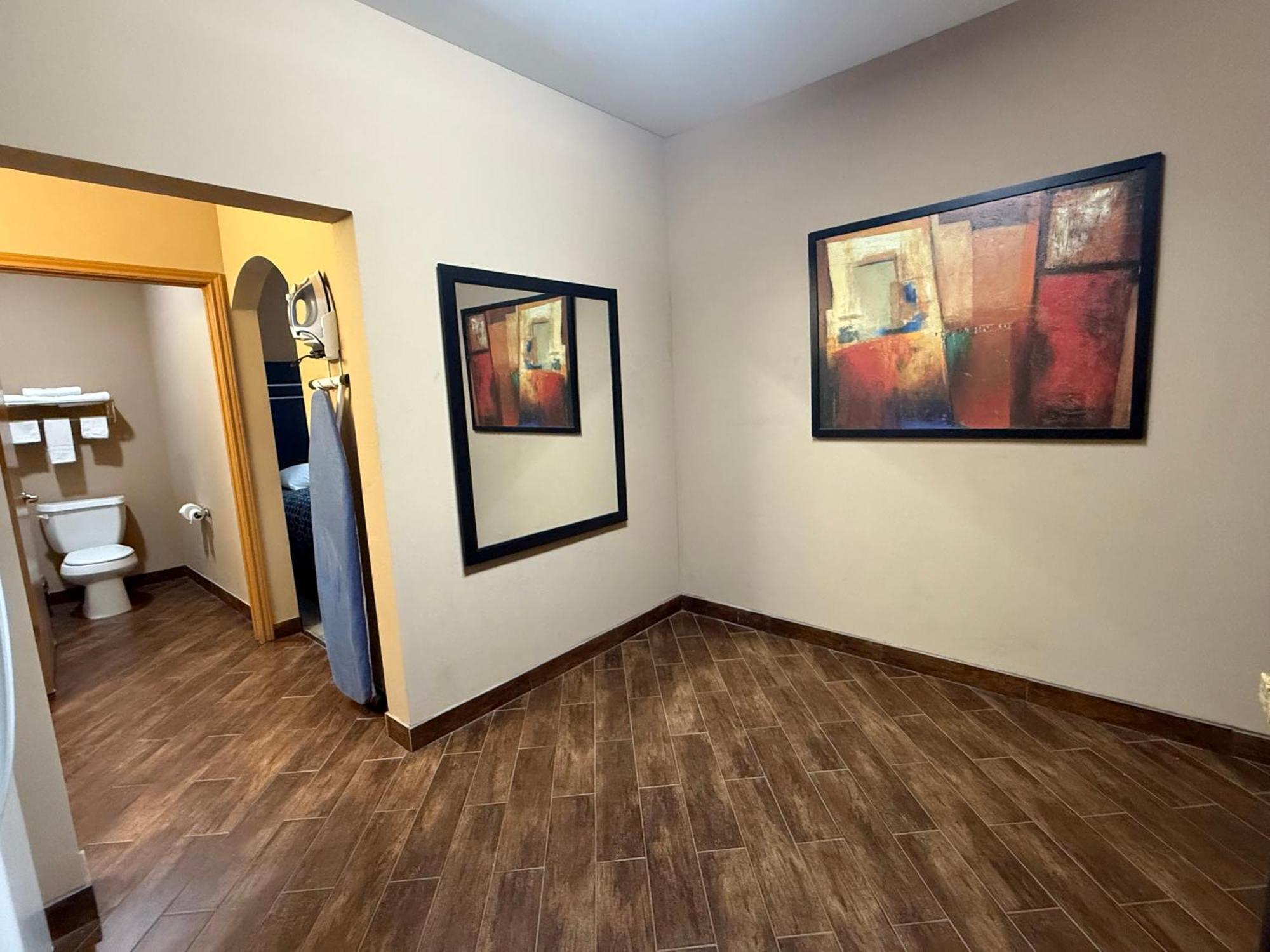 Executive Inn & Suites Floresville エクステリア 写真