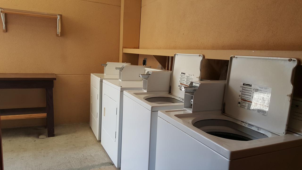 Executive Inn & Suites Floresville エクステリア 写真