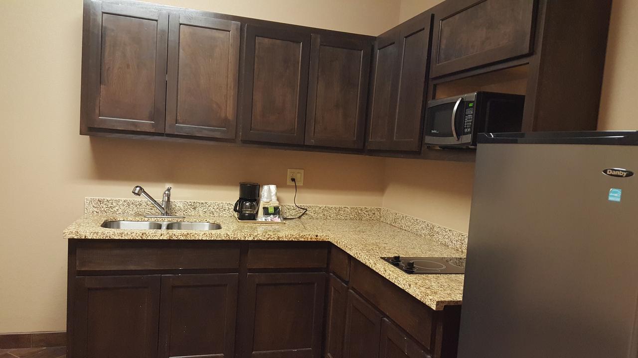 Executive Inn & Suites Floresville エクステリア 写真