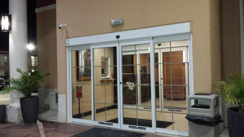 Executive Inn & Suites Floresville エクステリア 写真