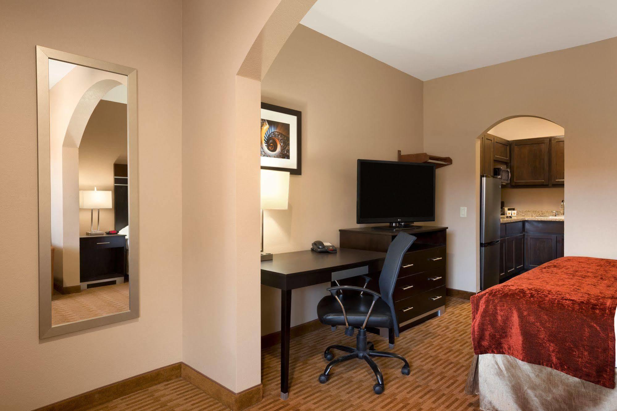 Executive Inn & Suites Floresville エクステリア 写真